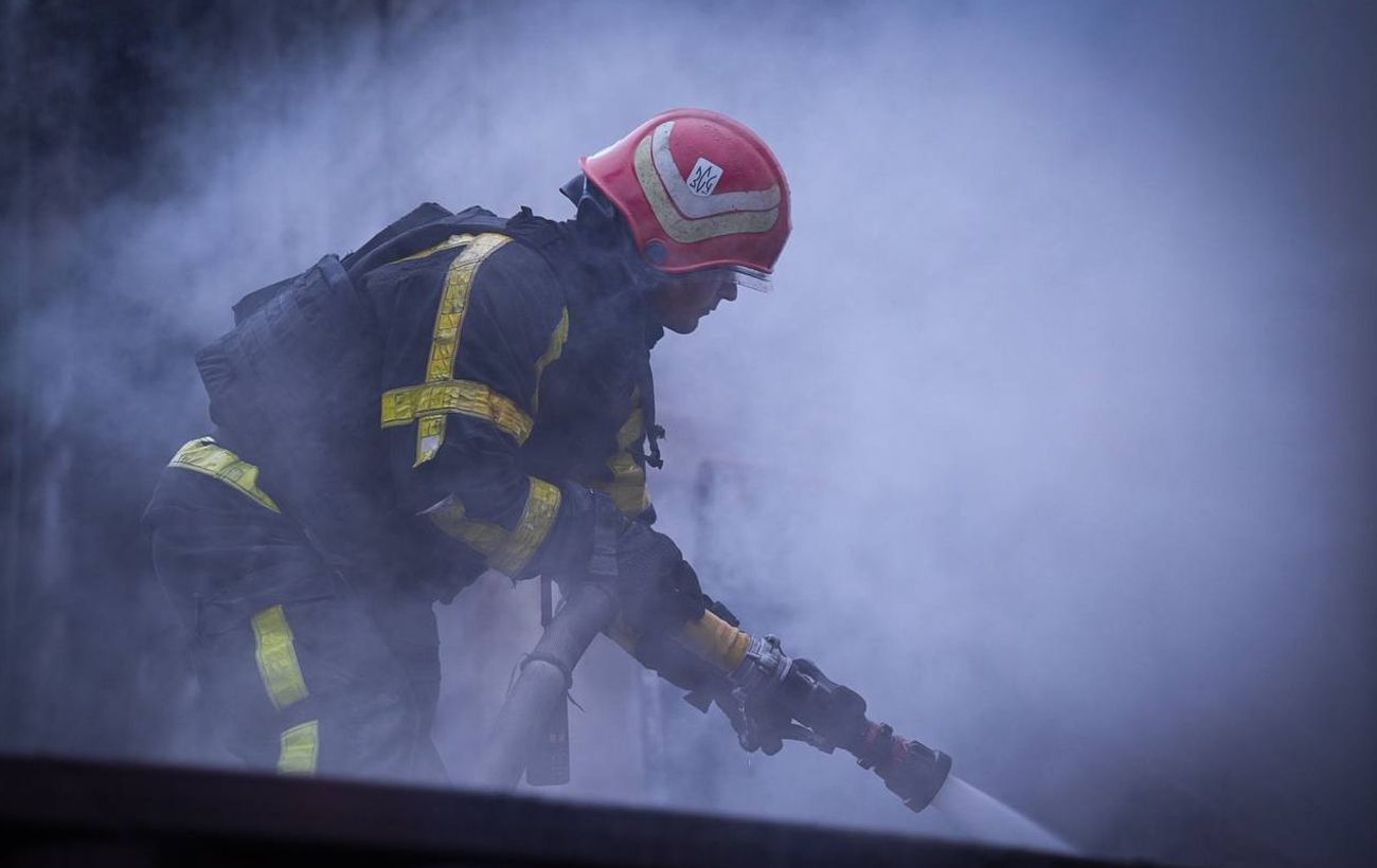 У Харкові російський дрон влучив у густонаселений район у центрі міста: що відомо 
