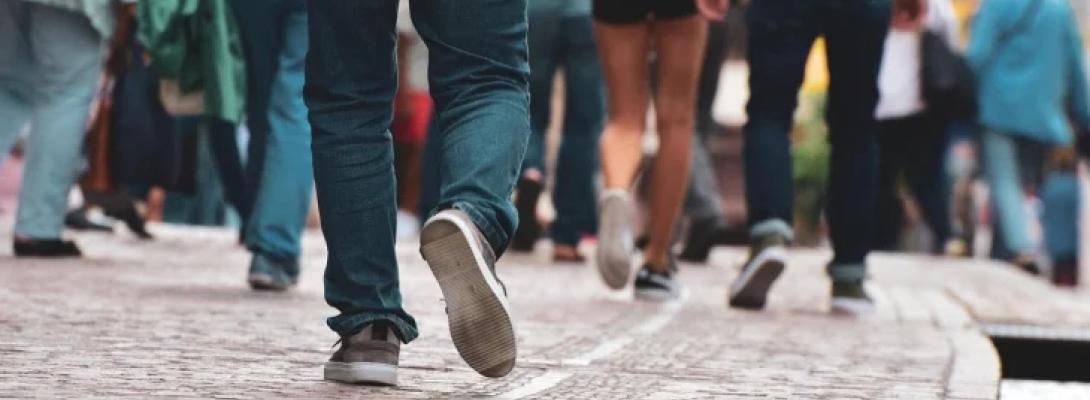 Скільки потрібно ходити щодня насправді: дослідники розвінчали міф про 10 тисяч кроків