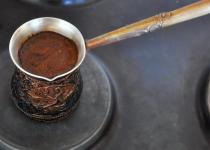 Не більше і не менше: вчені пояснили, яка норма кави корисна для психіки