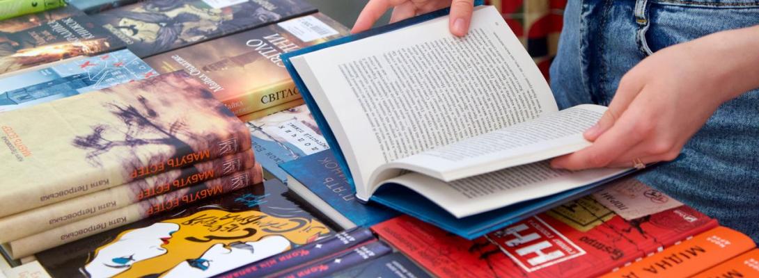 В Україні зростає попит на книжки державною мовою: що читають українці найбільше?