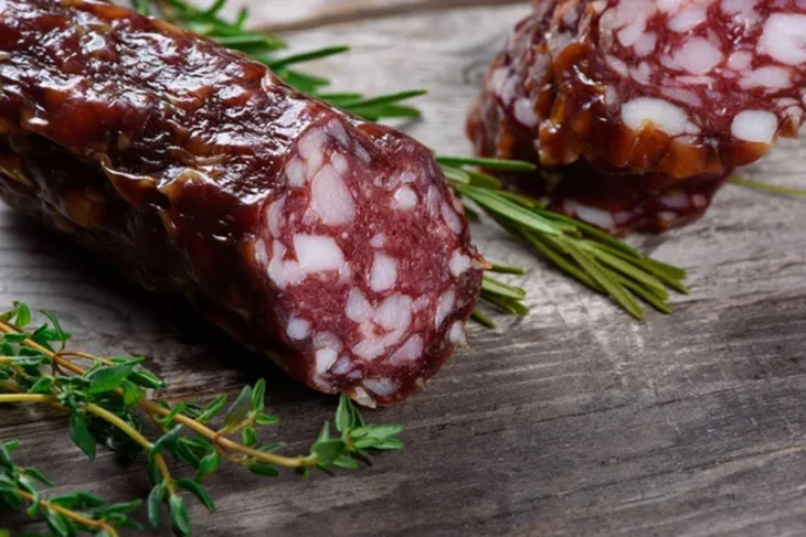 Найкорисніша ковбаса: що варто знати про склад, щоб обрати безпечний продукт