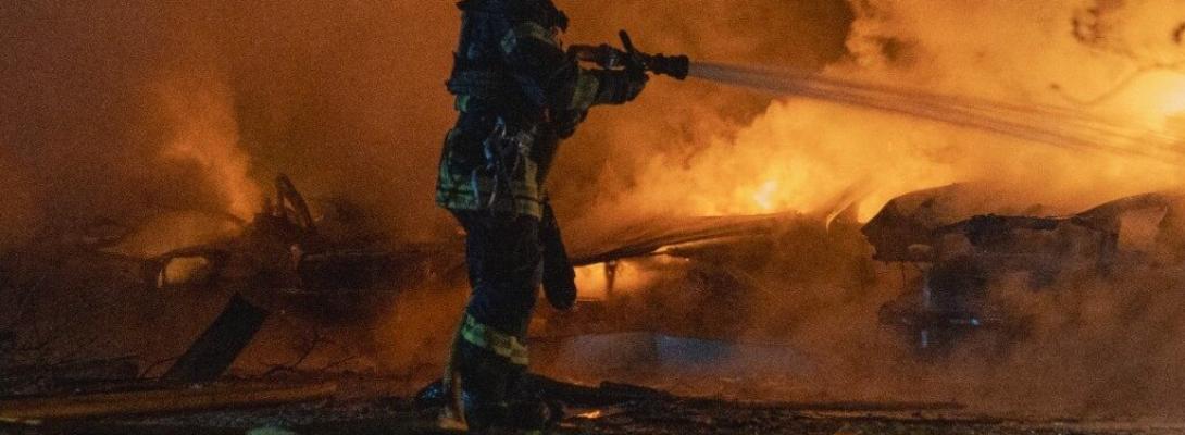 Ніч жаху в Сумах: російські дрони вдарили по житлових будинках і лікарні