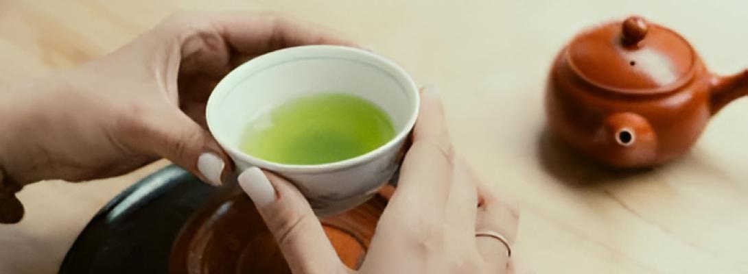 Простий спосіб позбутися безсоння: цей натуральний напій допоможе відновити організм 