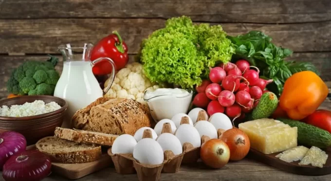 Завжди є у холодильнику: дієтолог поділилася списком продуктів, які допомагають схуднути