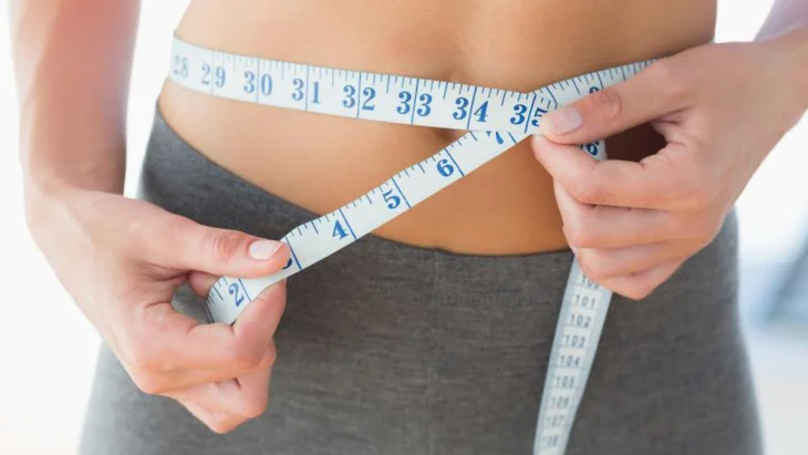 Як прибрати жир з живота і боків: прості кроки, які допоможуть повернути форму
