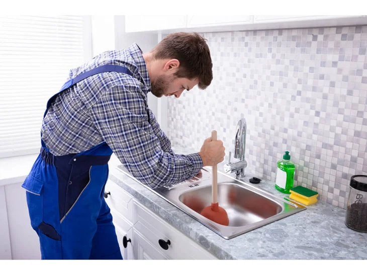 Жодного нальоту і запаху: як легко відмити раковину без дорогих мийних засобів