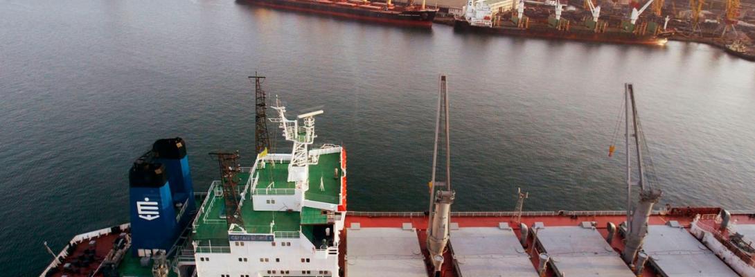 Окупанти дроном атакували судно у морському коридорі України, виникла пожежа