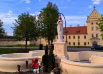 У Львівській області осквернили фігуру Матері Божої: поліція шукає зловмисника