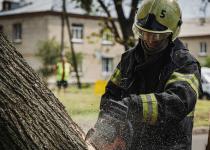 Небезпечний шторм відступає: що відомо про кількість жертв і наслідки негоди в Україні