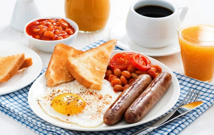 Шокуюча правда про сніданок: що не варто їсти зранку, щоб не нашкодити шлунку