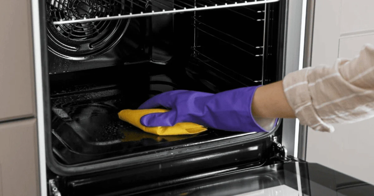 Чим відмити духовку без хімії: перевірені лайфхаки для ефективного очищення 