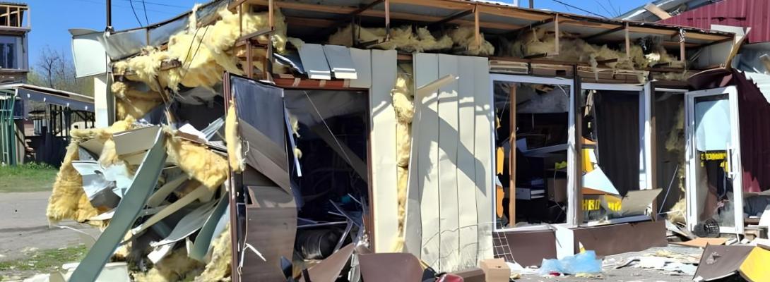 Ворог атакував балістикою Мерефу на Харківщині, є загиблі та багато постраждалих 