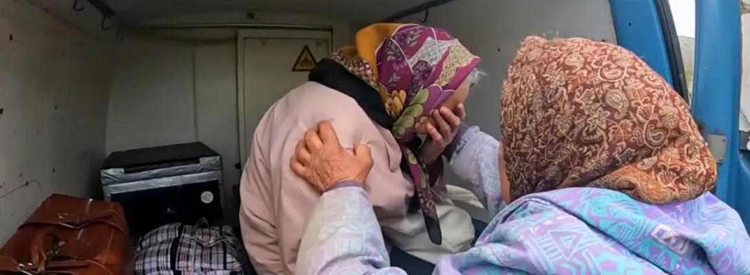 Шокуючі кадри з Дружківки: цивільних терміново вивозять через постійні обстріли
