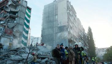 Моторошні наслідки удару по Києву: багатоповерхівку зруйновано, є загиблі та поранені