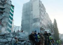 Моторошні наслідки удару по Києву: багатоповерхівку зруйновано, є загиблі та поранені