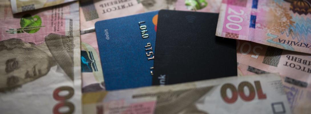 Кредитна картка чи готівковий кредит: експерт пояснив, що вигідніше для щоденних витрат