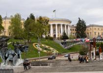 Весна закінчиться холодом: яка погода буде на вихідних і коли в Україну повернеться тепло