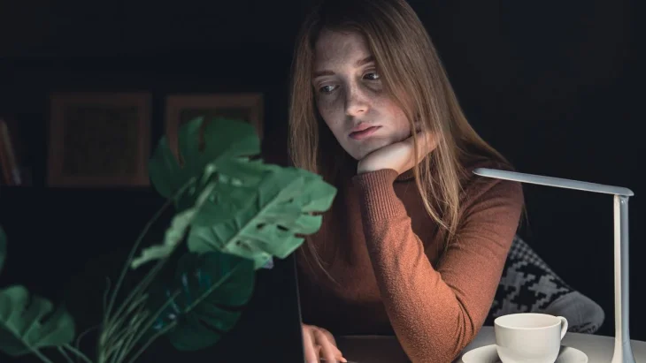 Самотність небезпечніша, ніж здається! Лікарі попередили про серйозні наслідки для здоров’я