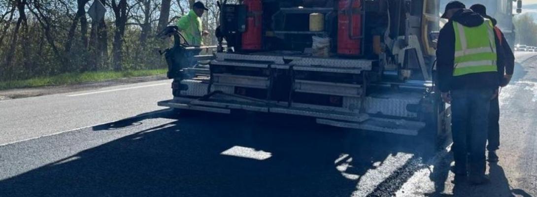 У Полтаві депутат з чиновниками "заробили" мільйони на відкатах за ремонт доріг