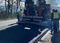 У Полтаві депутат з чиновниками "заробили" мільйони на відкатах за ремонт доріг
