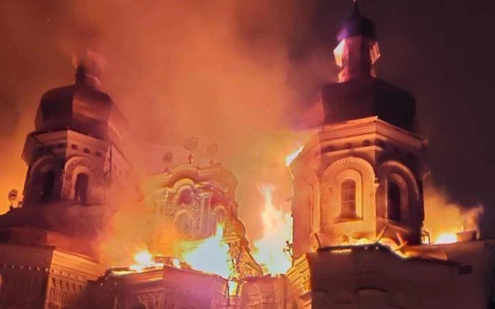 Кривава ніч у Києві! Окупанти вдарили по Києво-Печерській лаврі та житлових будинках