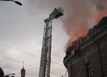 "Мистецький арсенал" у Києві опинився під ударом під час російської атаки: виникла пожежа