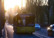 Після удару по Києву кілька вулиць перекрито, транспорт змінив маршрути: що відомо