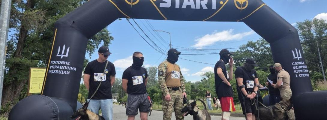 У Києві "собаки-бійці" і кінологи встановили рекорд України: як пройшов перший K9-забіг