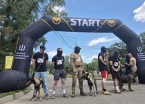 У Києві "собаки-бійці" і кінологи встановили рекорд України: як пройшов перший K9-забіг