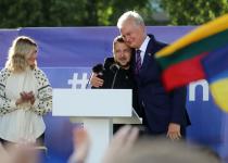 Президент Литви нагадав Навроцькому, чому не варто сваритись із Зеленським