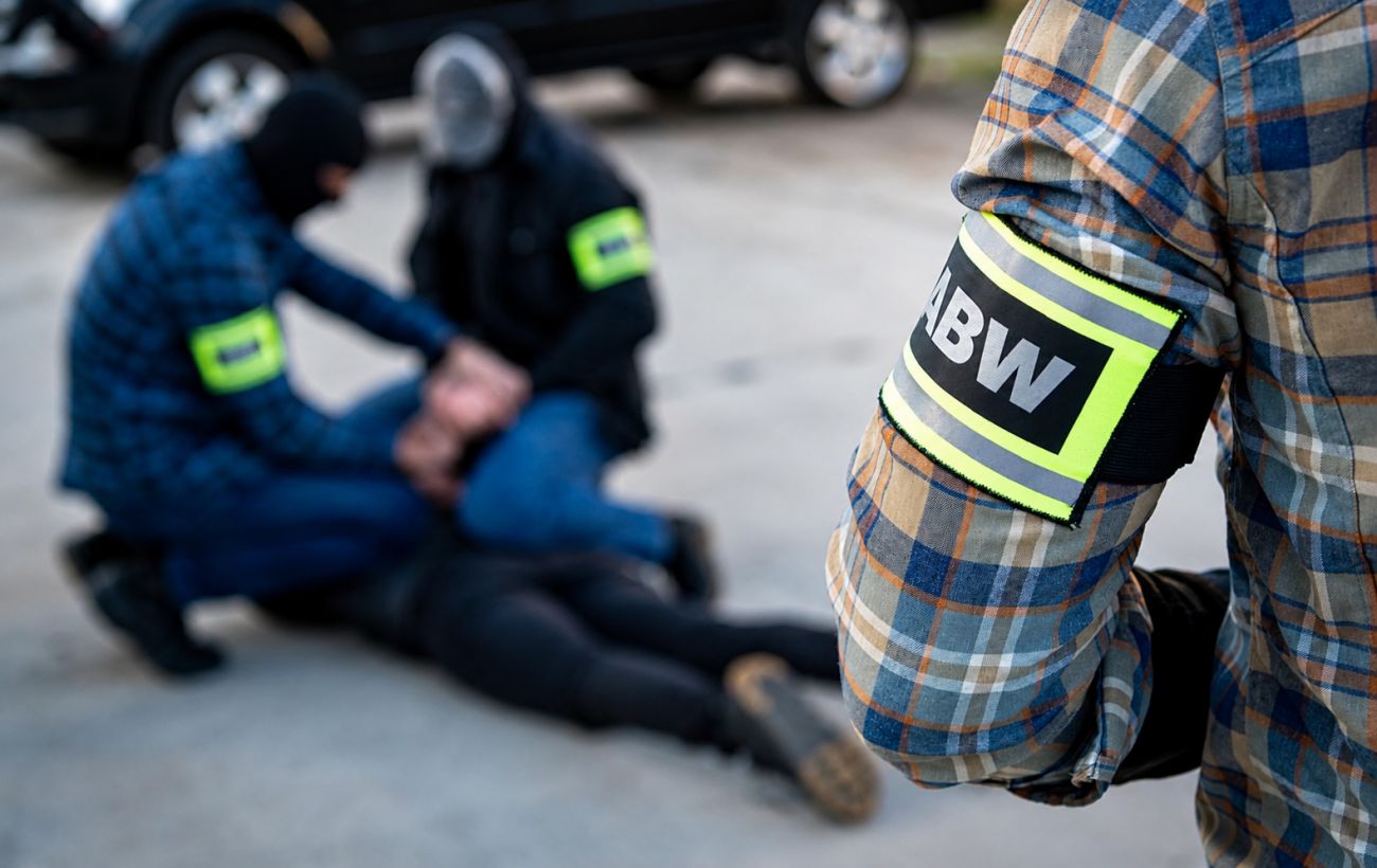 Польща негайно депортує 9 українців, яких підозрюють у роботі на рф: подробиці