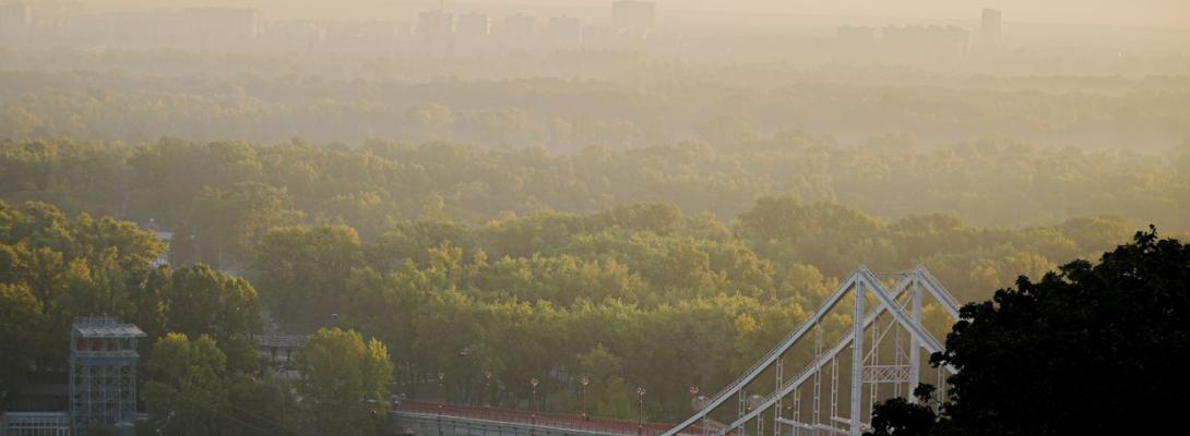 Все через обстріл? Що насправді відбувається з повітрям у Києві та коли дим зникне