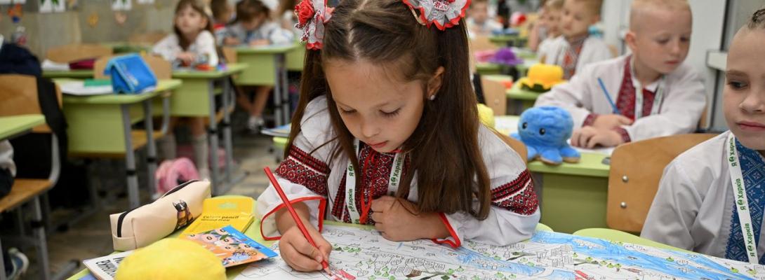 5000 гривень на дитину: коли батьки першокласників отримають виплати "Пакунок школяра"