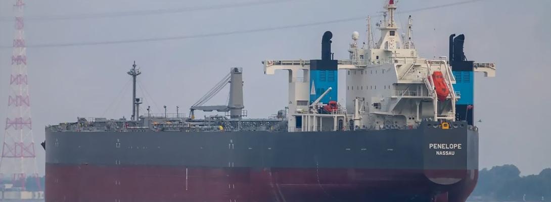 Українські дрони уразили 8 танкерів "тіньового флоту" РФ за одну ніч, - "Мадяр"
