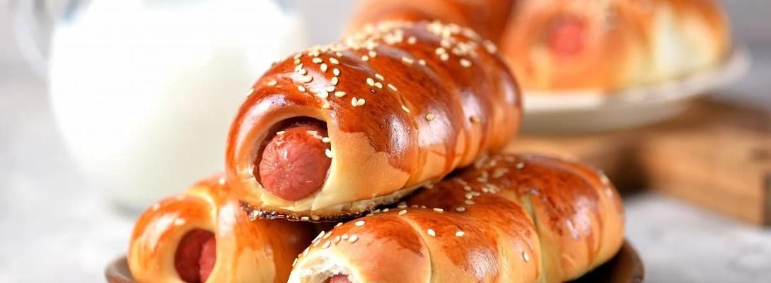 Як приготувати сосиску в тісті вдома: простий рецепт улюбленої випічки для всієї родини