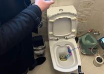 Шокуюче затримання у Львові: депутат намагався змити 25 тисяч доларів в унітаз