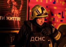 У Сумах через удар РФ виникла масштабна пожежа в ТЦ