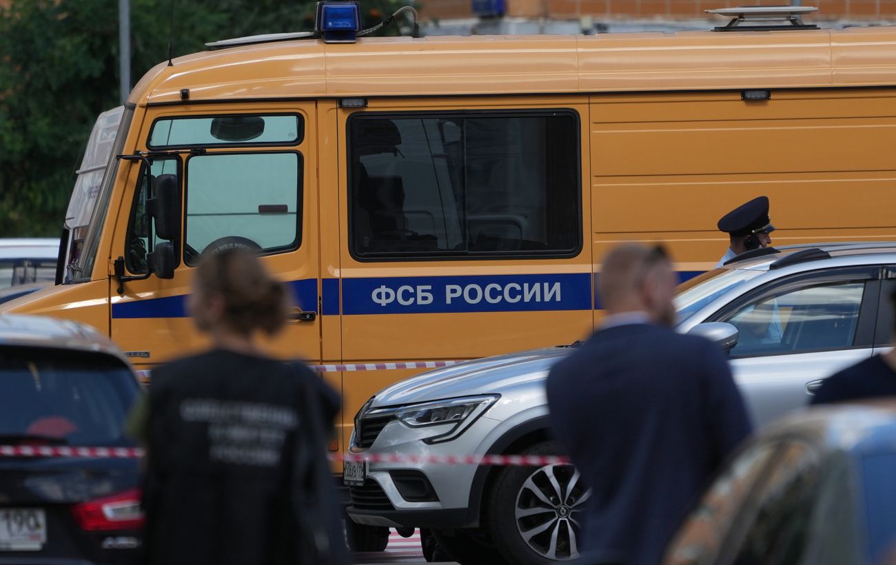 Массированная атака беспилотников на Белгород: сообщают о попадании по зданию ФСБ