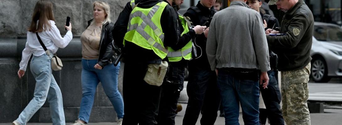 У Вінниці чоловік поранив ножем співробітника ТЦК під час перевезення: що відомо 