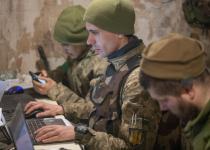 Для військових і їхніх родин створили єдину платформу "На зв'язку": чим вона корисна