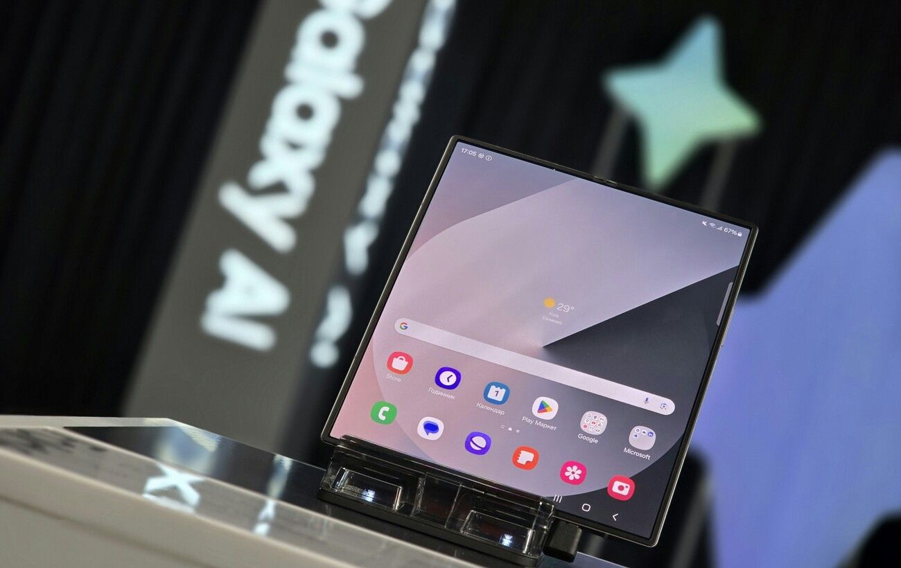 Samsung готує головне оновлення для Fold: екран стане майже без лінії згину