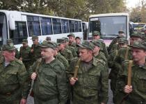Регионы РФ не жалеют денег "охотникам за контрактниками" из-за страха мобилизации