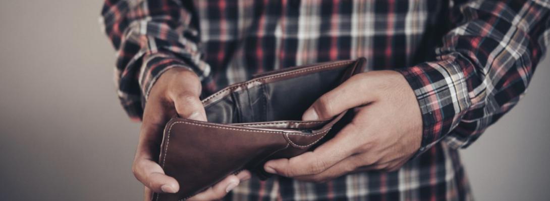 Почему не стоит носить фото близких и умерших в кошельке: странные приметы, о которых мало кто знает