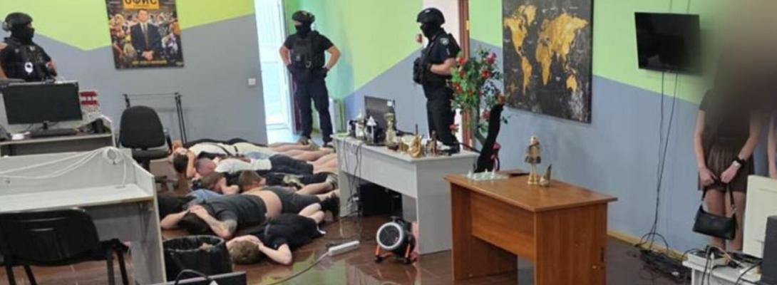 "Розводили" українців на гроші: ліквідовано майже 100 шахрайських call-центрів