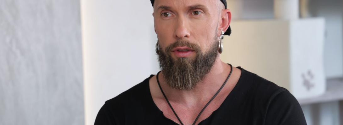 "Я був хлопчиком". Олексій Суровцев про зради, заробітки, еротичні танці та порятунок тварин