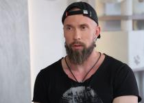 "Я був хлопчиком". Олексій Суровцев про зради, заробітки, еротичні танці та порятунок тварин