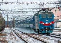 Внаслідок ворожих обстрілів порушено залізничне сполучення в Київській області
