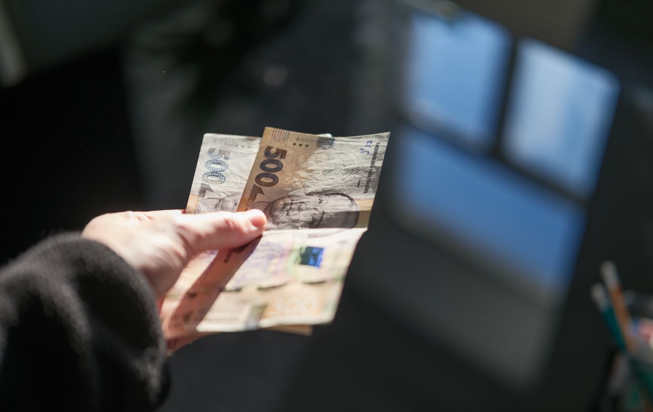 Термін спливає!  Дізнайтеся, до якого числа можна витратити "тисячу Зеленського"
