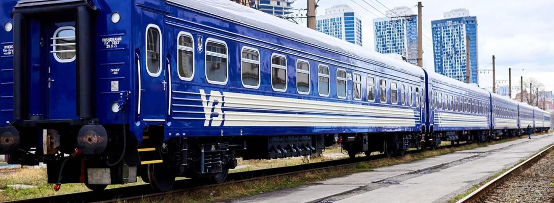 Ворожий дрон влучив у приміський поїзд на Миколаївщині: що відомо про стан пасажирів