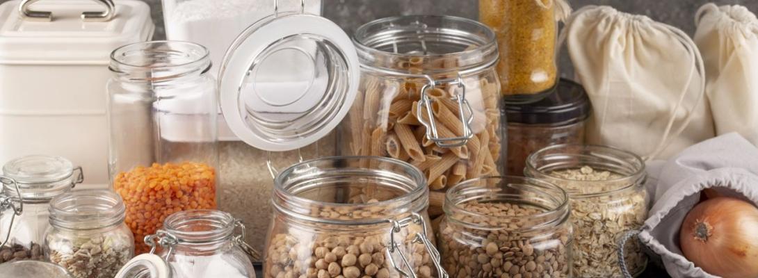 Блекаут на кілька днів: які продукти варто купити заздалегідь, щоб не залишитися без їжі
